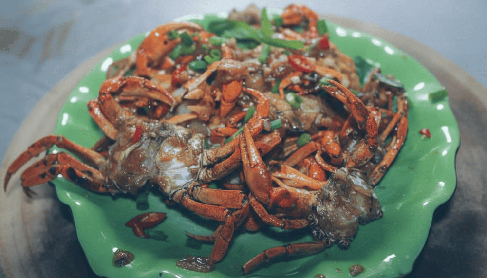 Vị mặn m&agrave; đặc trưng, đậm đ&agrave; của ba kh&iacute;a khiến ai nếm thử cũng phải y&ecirc;u th&iacute;ch